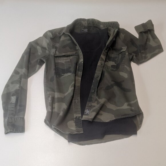 Abercrombie & Fitch Size XS Camo Button Down Long Sleeves - Picture 1 of 13